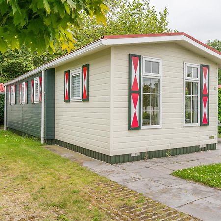 Chalet Op Vakantiepark In Baarland Villa Kültér fotó