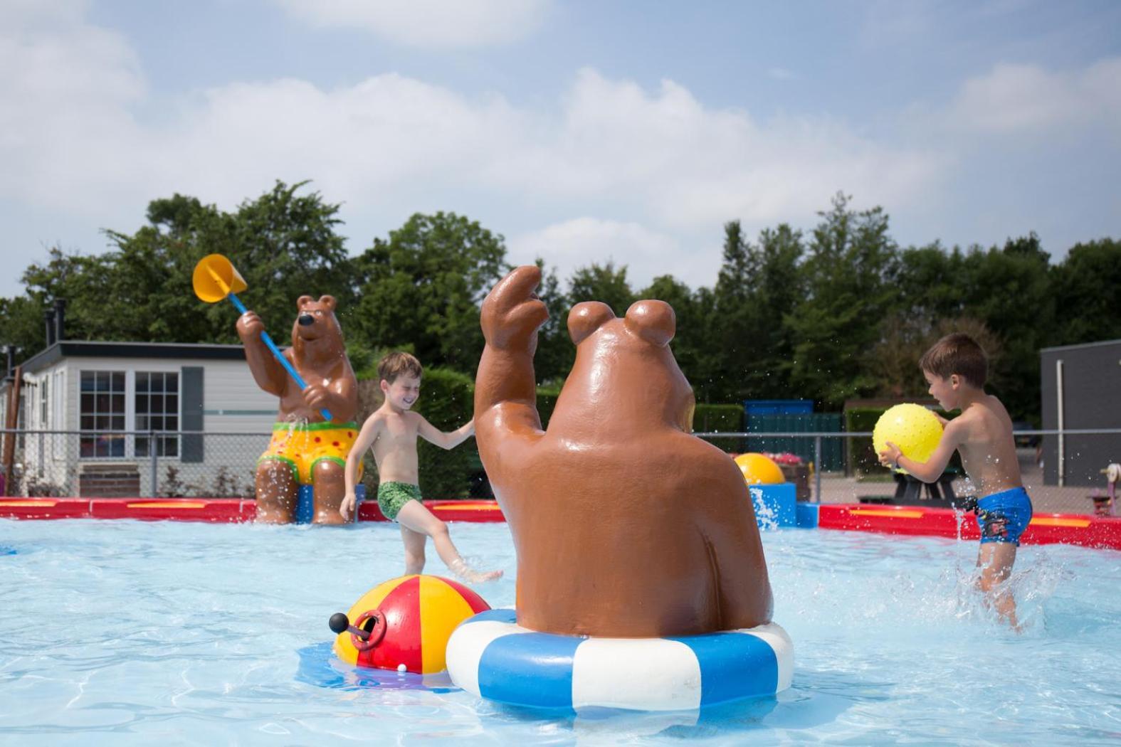 Chalet Op Vakantiepark In Baarland Villa Kültér fotó